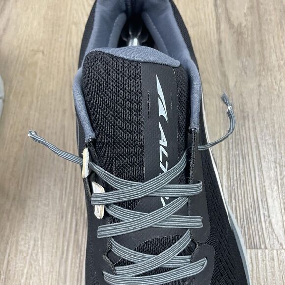 Athletic_Shoes